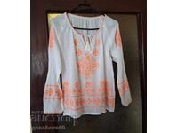 Bluză bogat brodată cu mâneci lungi pentru costum popular