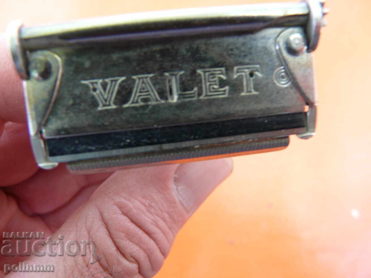 Auction  English Razor VALET