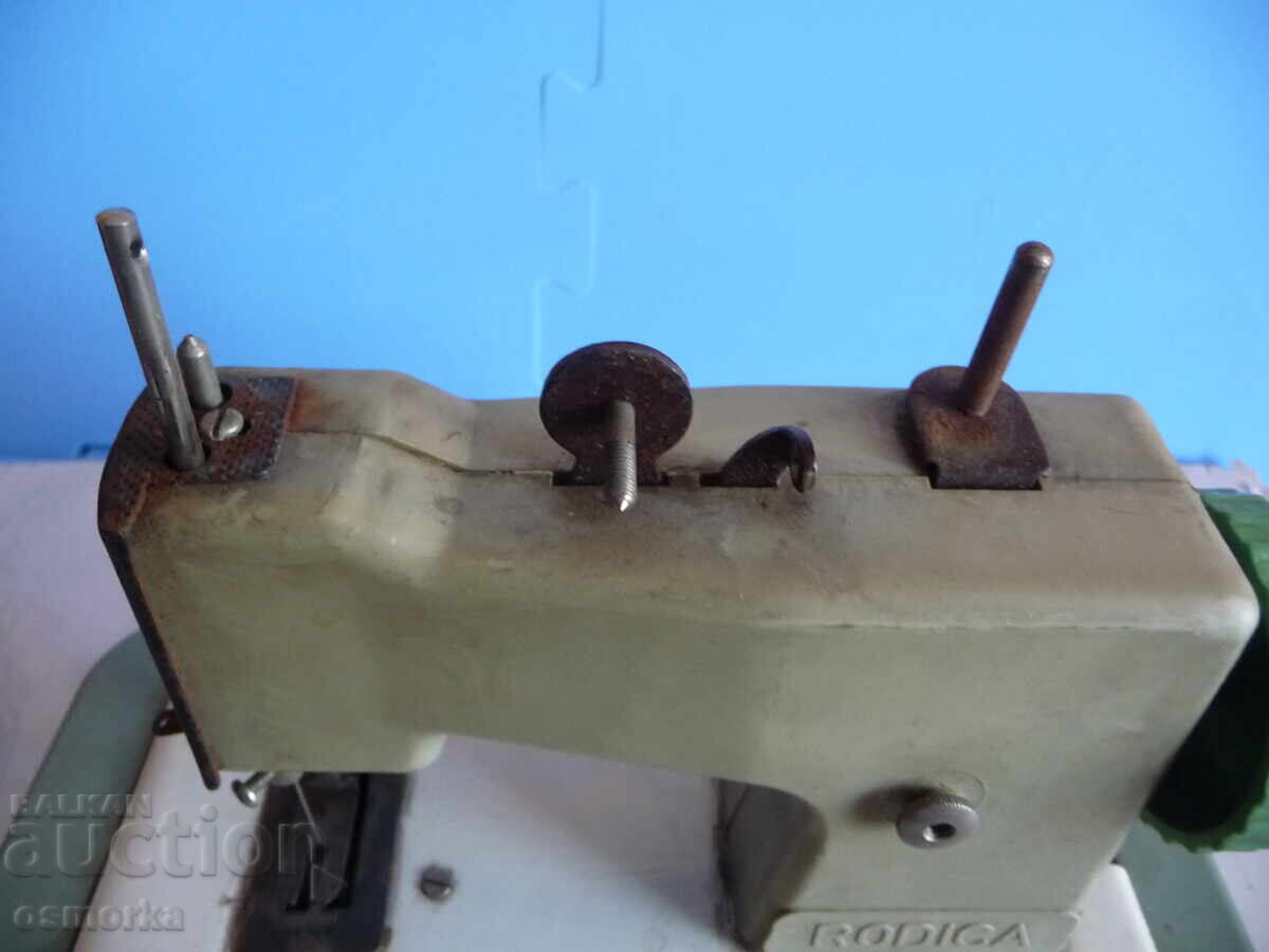 Auction  Collector's Sewing Machine Rodica Children's GOTZ