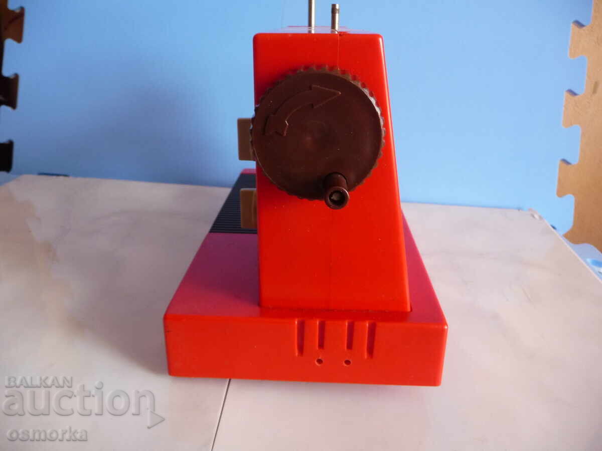 Delivery of Collector's Sewing Machine Piko Juanita Children's Sewing