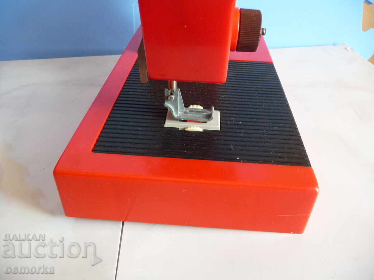 Collector's Sewing Machine Piko Juanita Children's Sewing - 6