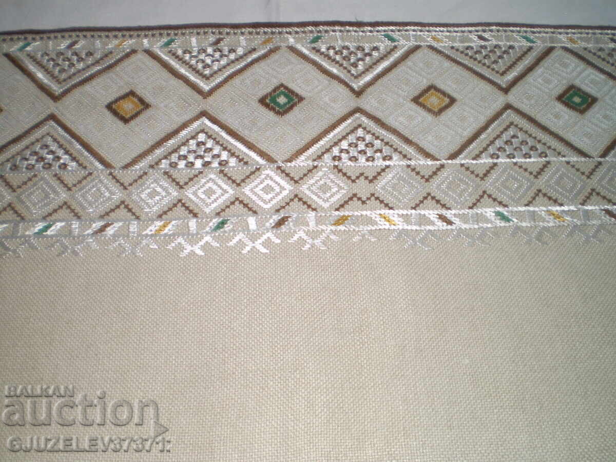 Delivery of Vintage tablecloth, hand-embroidered linen tablecloth