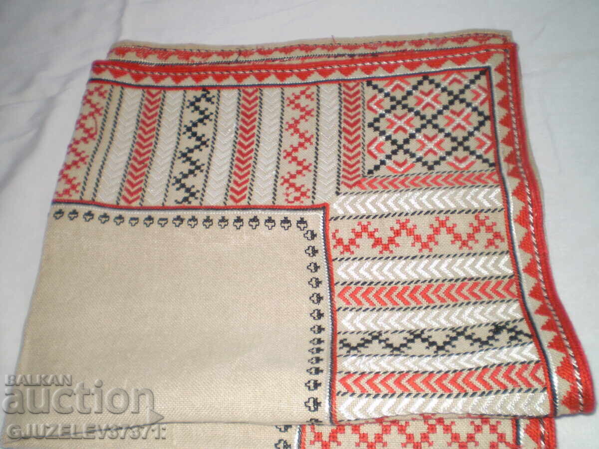 Παλιά χειροποίητη τραπεζοκαλύπτρα, Βουλγάρικη κεντητική με τιμή 109.00 BGN | € 55.73 Παλιά χειροποίητη τραπεζοκαλύπτρα, Βουλγάρικη κεντητική με τιμή 109.00 BGN | € 55.73