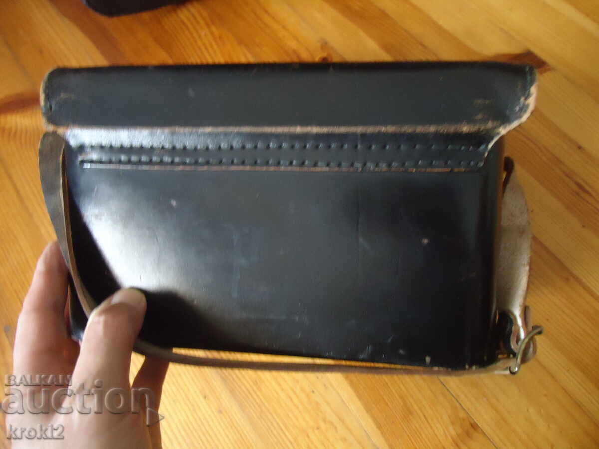 Old leather bag for a German camera - 7