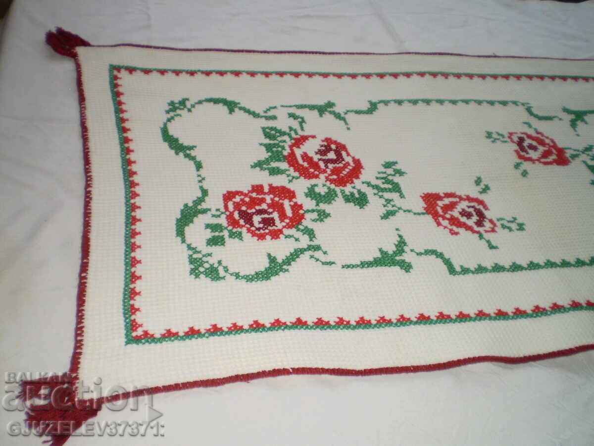 Παράδοση Χειροποίητη, χειροκέντητη, μακρόστενη κουβέρτα από τον 19ο αιώνα Παράδοση Χειροποίητη, χειροκέντητη, μακρόστενη κουβέρτα από τον 19ο αιώνα