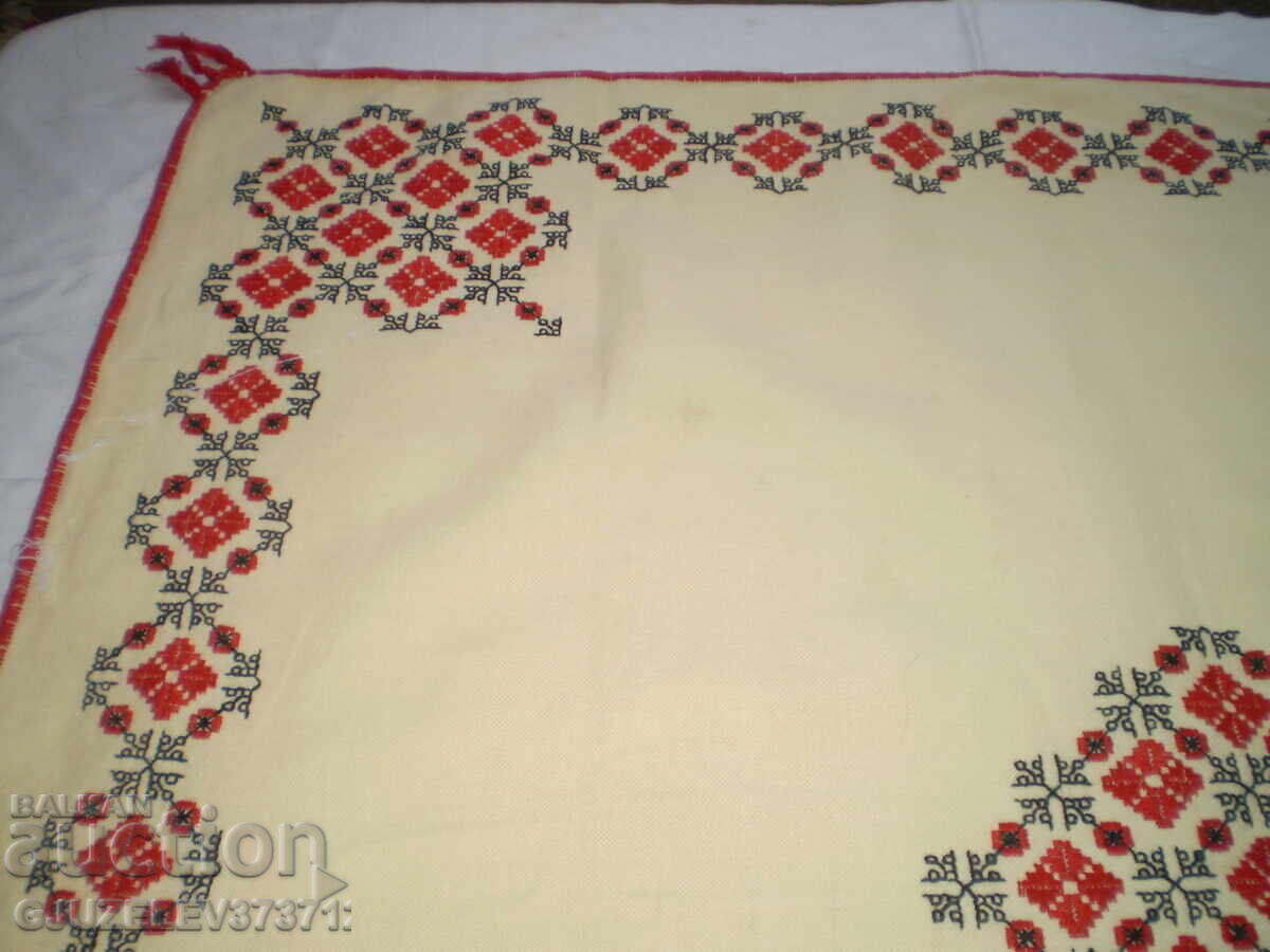 Винтидж ръчно бродирана покривка от 19-ти век Българска бро с цена 79.00 лв. | € 40.39 Винтидж ръчно бродирана покривка от 19-ти век Българска бро с цена 79.00 лв. | € 40.39