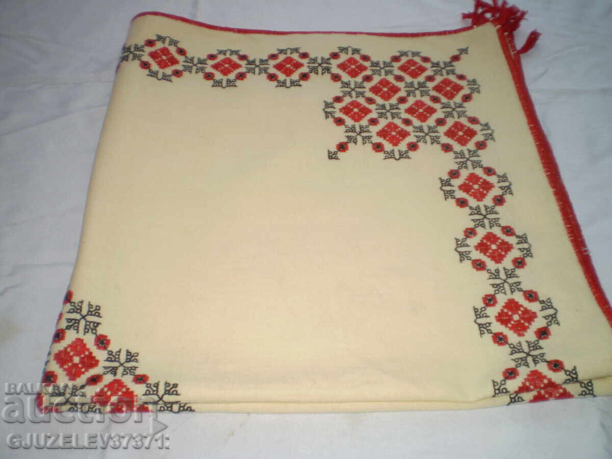 Аукцион Винтидж ръчно бродирана покривка от 19-ти век Българска бро Аукцион Винтидж ръчно бродирана покривка от 19-ти век Българска бро