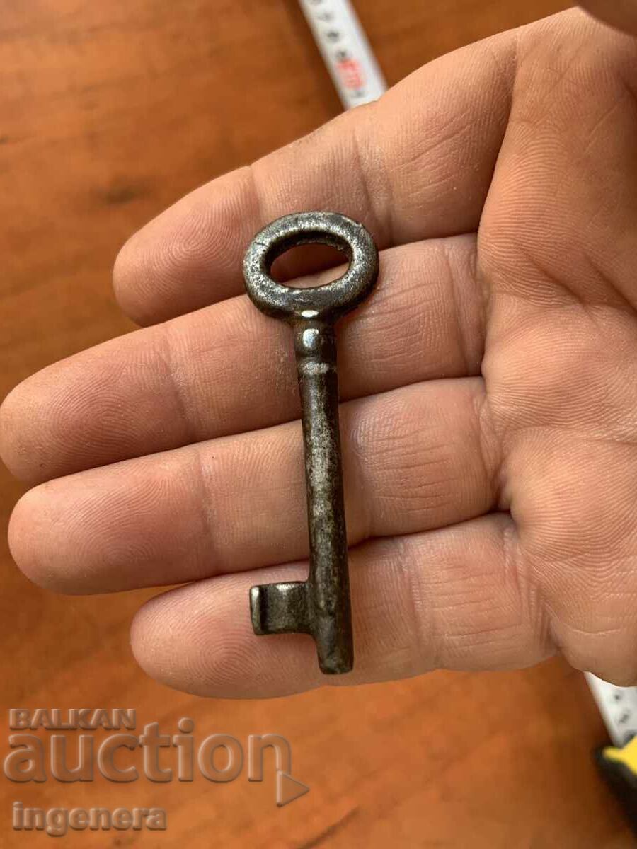 Παράδοση ΑΝΤΙΚΕ ΚΛΕΙΔΙ ΑΠΟ ΣΤΗΝ ΓΙΑΓΙΑ ΚΑΙ ΠΑΠΠΟΥ ΚΟΜΜΕΝΟ ΛΟΥΚΕΤΟ