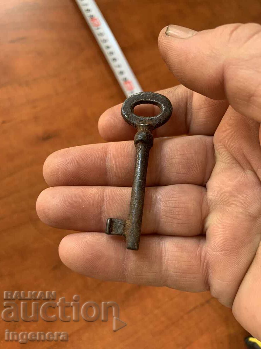 Παράδοση ΑΝΤΙΚΕ ΚΛΕΙΔΙ ΑΠΟ ΣΤΗΝ ΓΙΑΓΙΑ ΚΑΙ ΠΑΠΠΟΥ ΚΟΜΜΕΝΟ ΛΟΥΚΕΤΟ