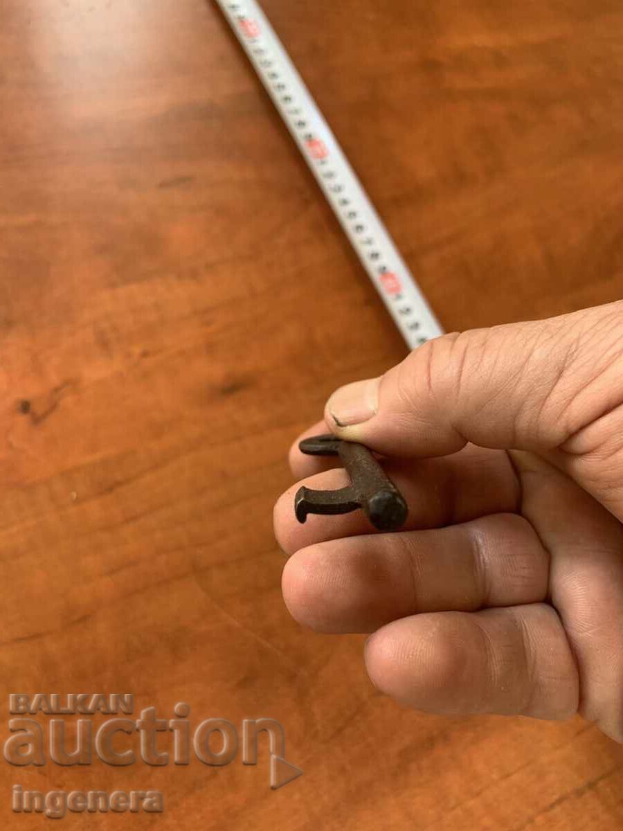 Auction ANTIQUE KEY FROM GRANDMOTHER AND GRANDFATHER'S CHESTS CUT PADLOCK Auction ANTIQUE KEY FROM GRANDMOTHER AND GRANDFATHER'S CHESTS CUT PADLOCK