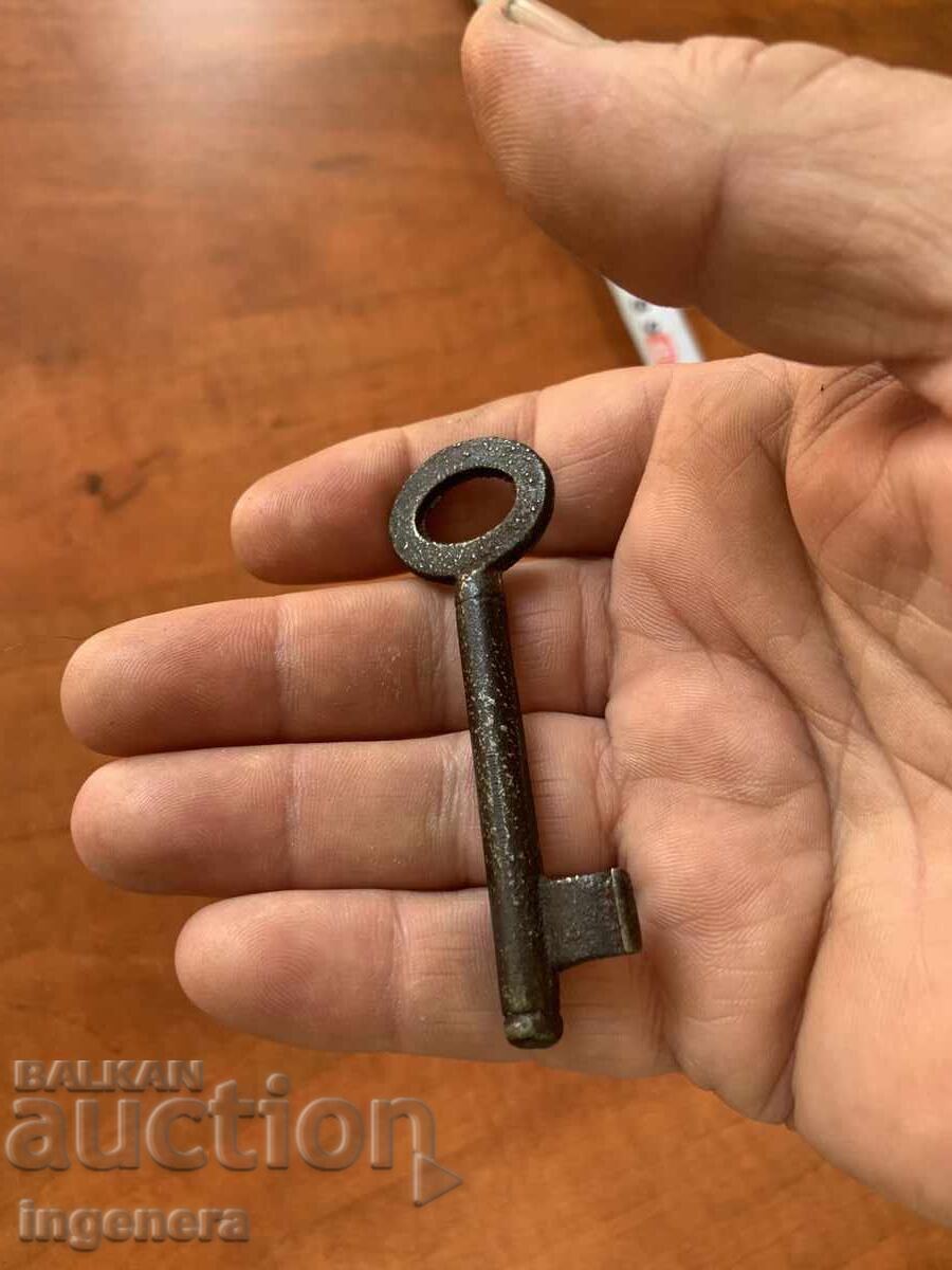 Delivery of ANTIQUE KEY FROM GRANDMOTHER AND GRANDFATHER'S CHESTS CUT PADLOCK Delivery of ANTIQUE KEY FROM GRANDMOTHER AND GRANDFATHER'S CHESTS CUT PADLOCK