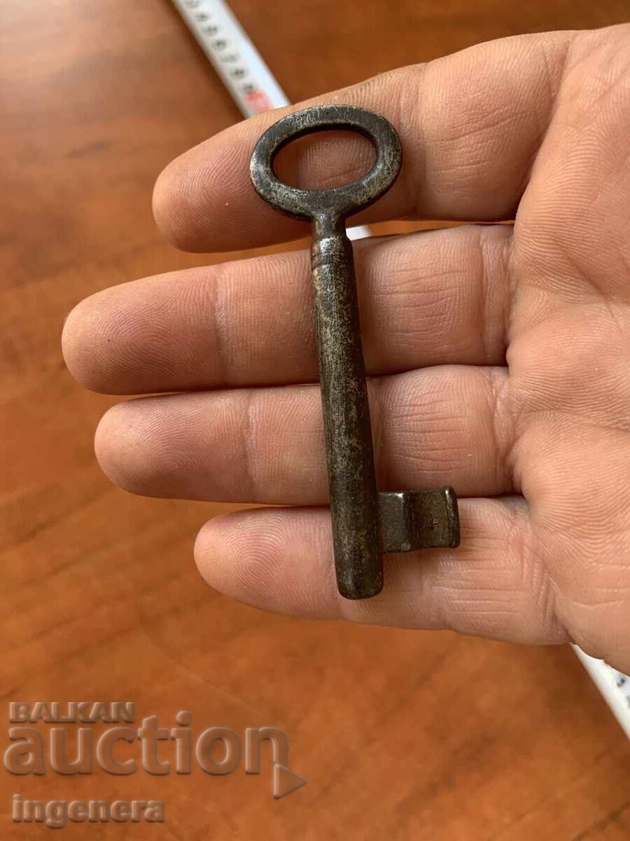 Delivery of ANTIQUE KEY FROM GRANDMOTHER AND GRANDFATHER'S CHESTS CUT PADLOCK
