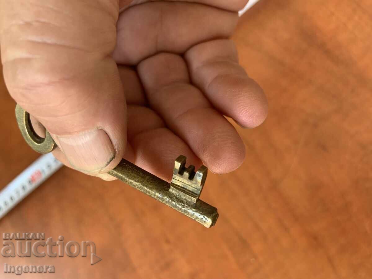 Auction  ANTIQUE KEY FROM GRANDMOTHER AND GRANDFATHER'S CHESTS CUT PADLOCK
