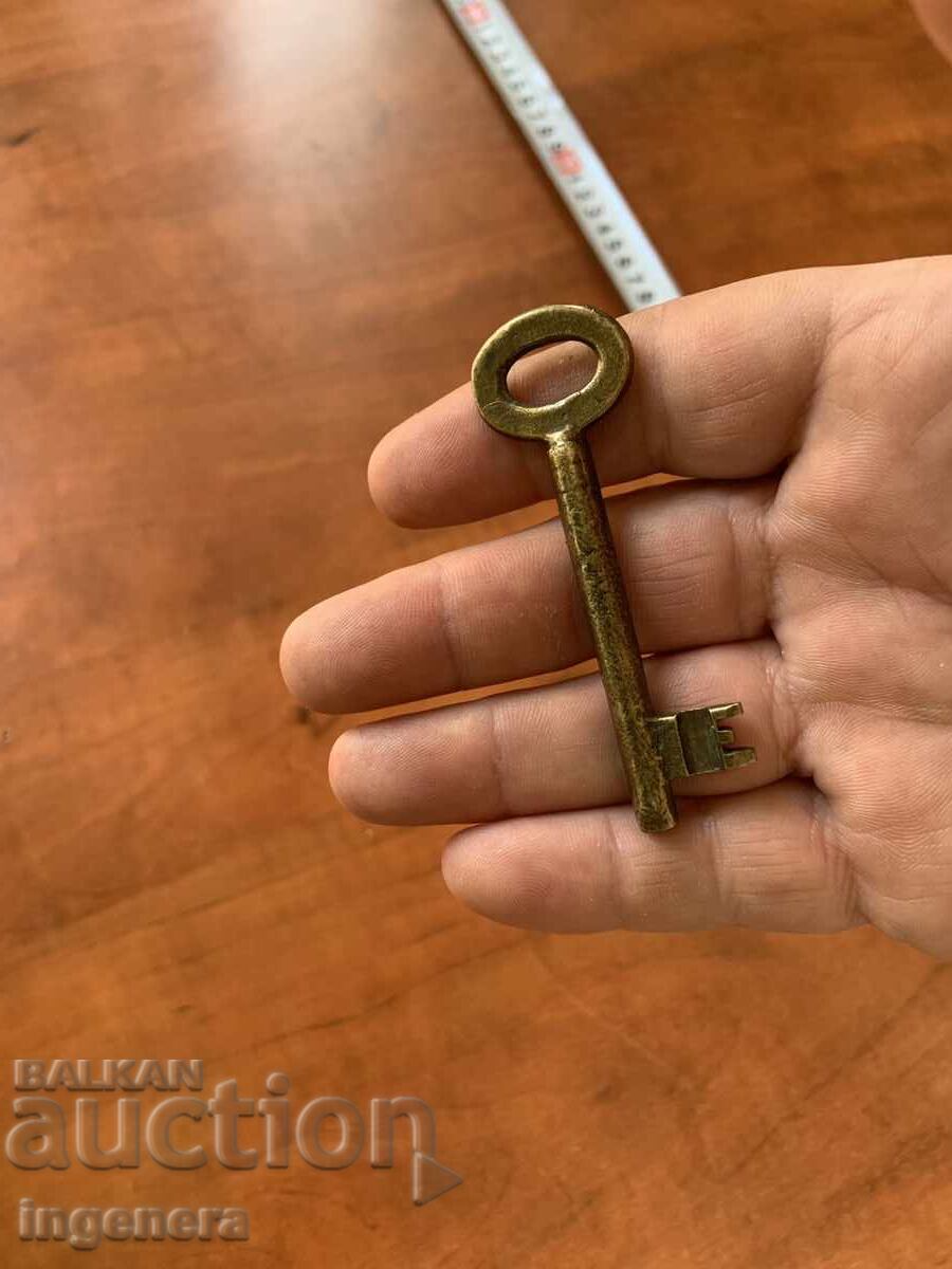 Auction  ANTIQUE KEY FROM GRANDMOTHER AND GRANDFATHER'S CHESTS CUT PADLOCK