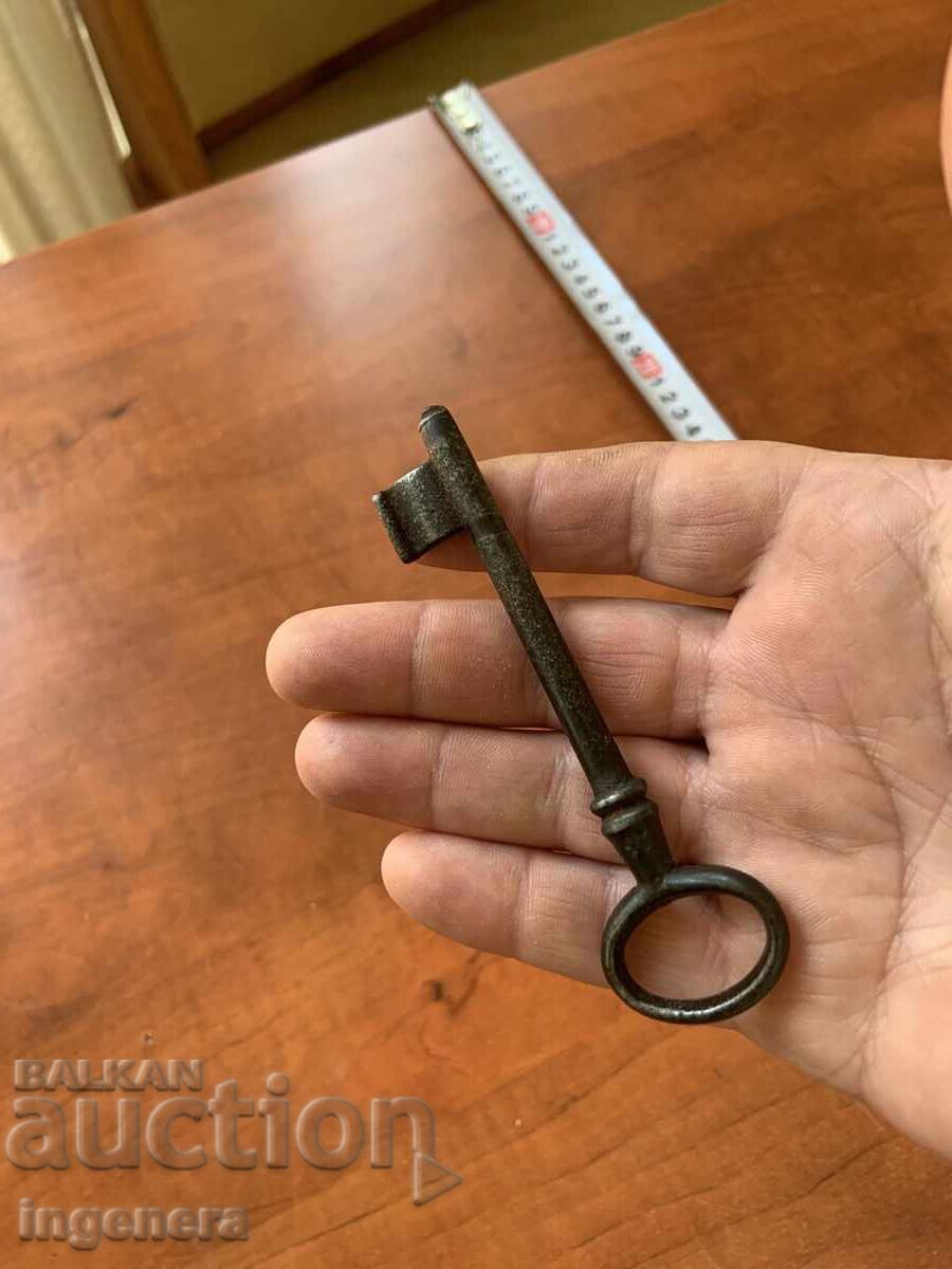 Παράδοση ΑΝΤΙΚΕ ΚΛΕΙΔΙ ΑΠΟ ΣΤΗΝ ΓΙΑΓΙΑ ΚΑΙ ΠΑΠΠΟΥ ΚΟΜΜΕΝΟ ΛΟΥΚΕΤΟ Παράδοση ΑΝΤΙΚΕ ΚΛΕΙΔΙ ΑΠΟ ΣΤΗΝ ΓΙΑΓΙΑ ΚΑΙ ΠΑΠΠΟΥ ΚΟΜΜΕΝΟ ΛΟΥΚΕΤΟ