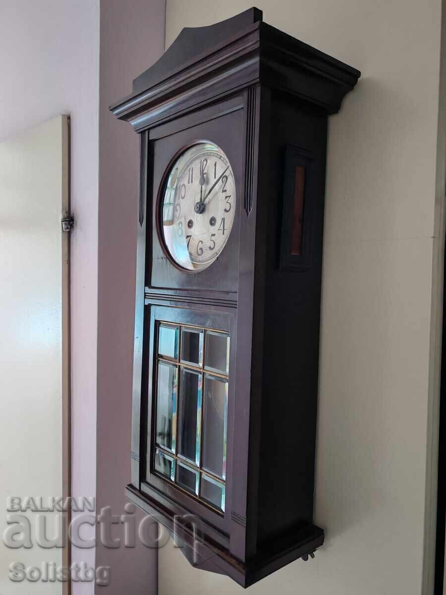 Ceas de perete vechi cu preț € 214.74 | 419.99 BGN