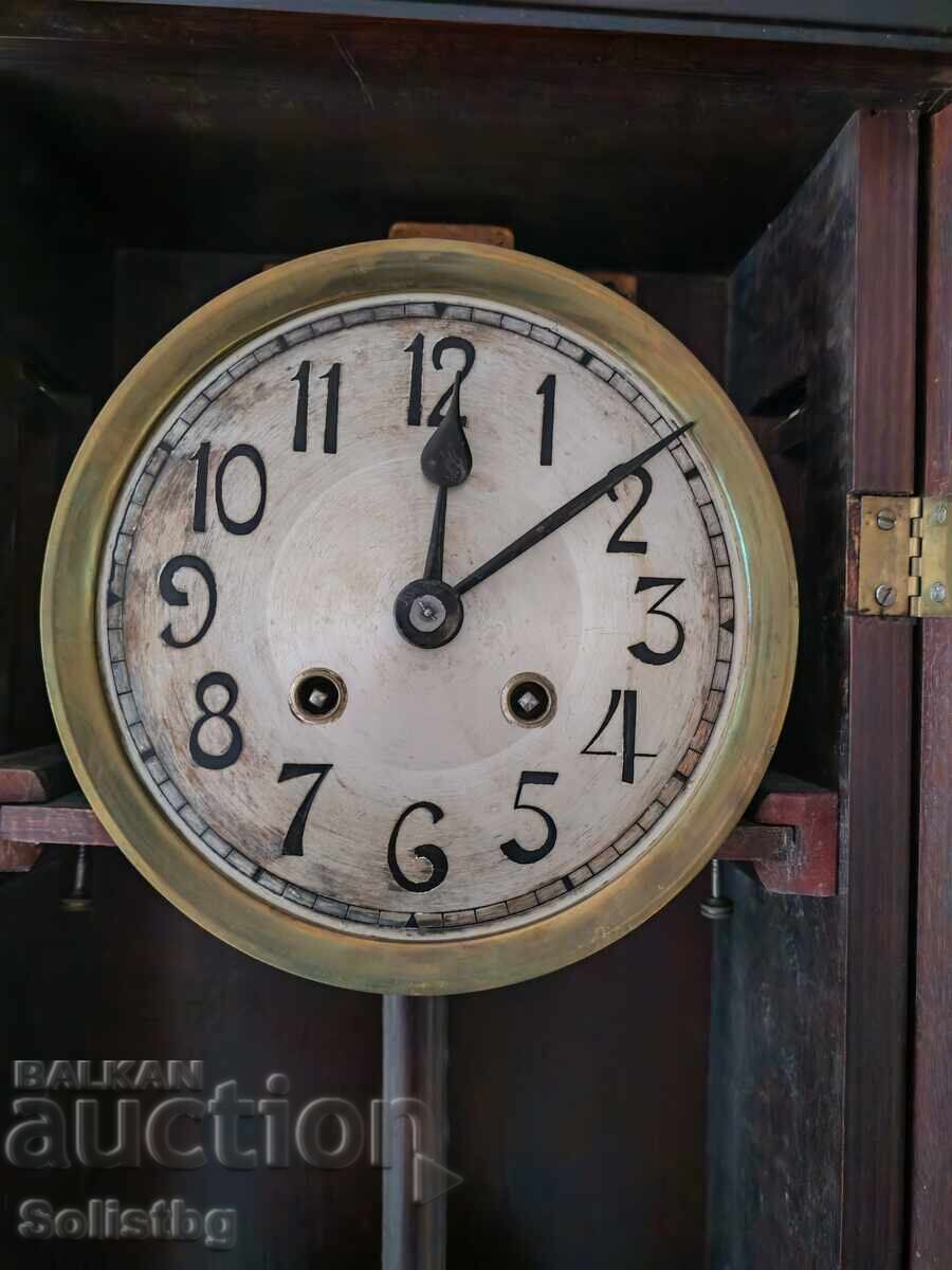 Delivery of Old wall clock