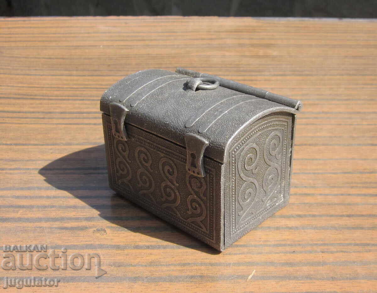 Από σοσιαλιστική Ρωσική Σοβιετική θήκη κουτί κοσμημάτων με σήμανση με τιμή 20.00 BGN | € 10.23