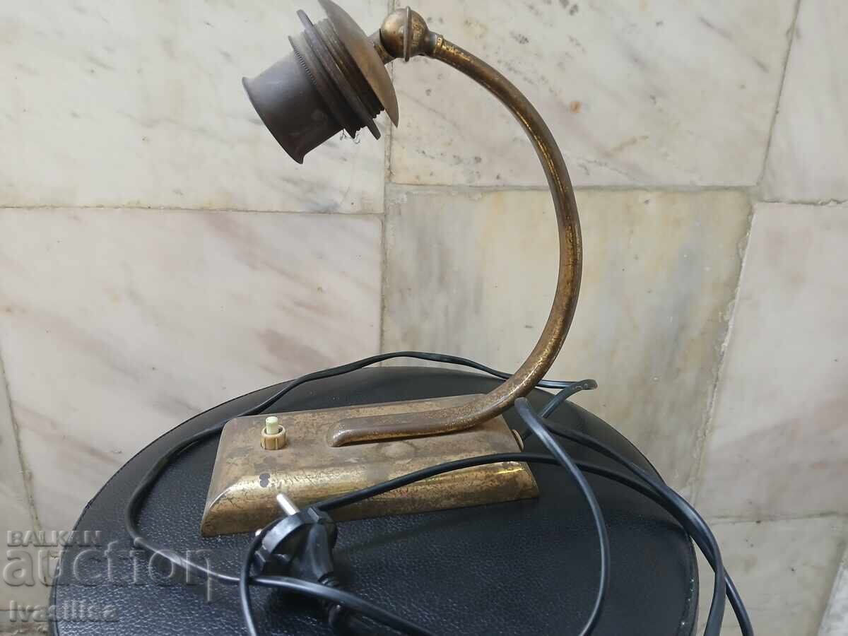 Δημοπρασία Αρχαίο επιτραπέζιο φωτιστικό