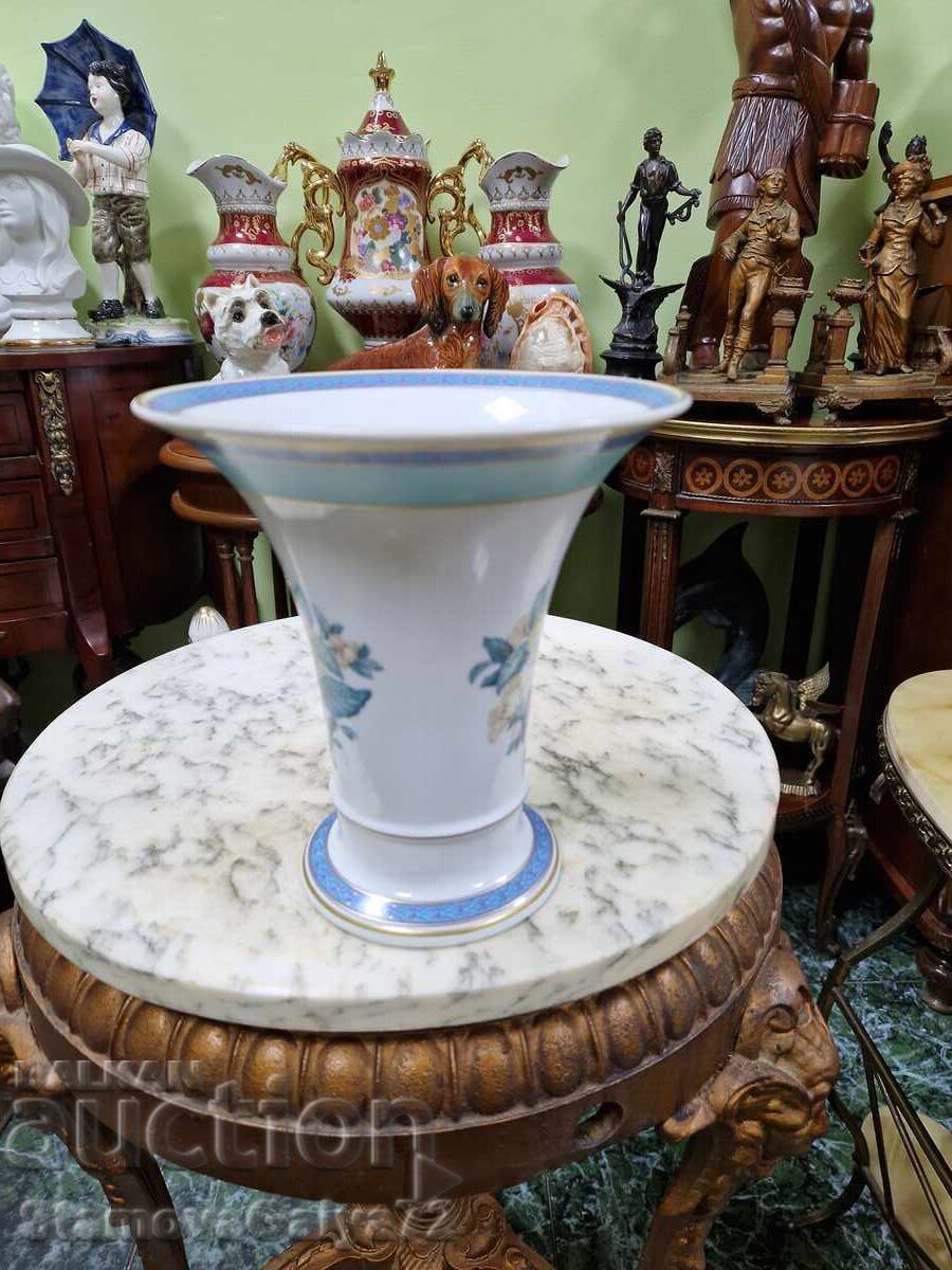 Delivery of Antique Designer German Porcelain Vase KAISER