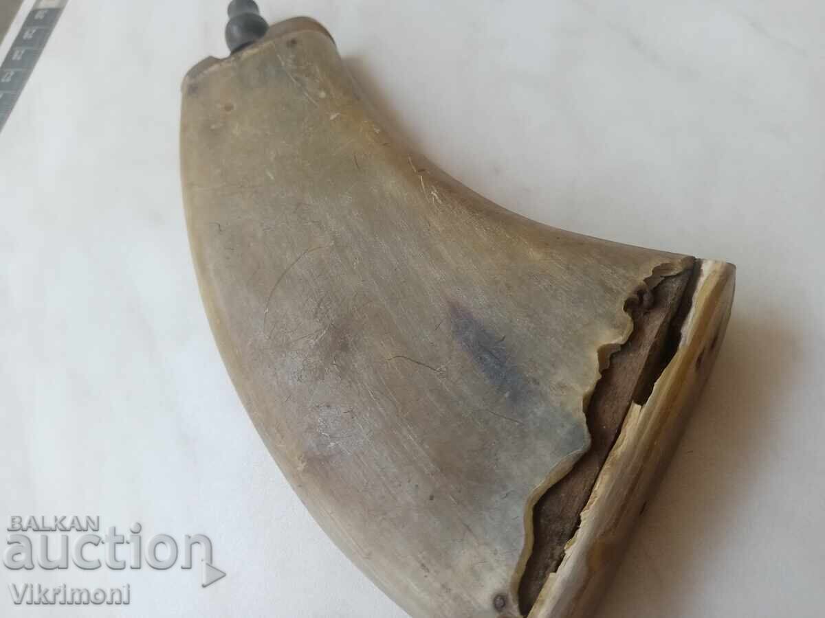 Delivery of Old haiduk (rebel) powder horn, rifle, gun, pistol, cartridge box