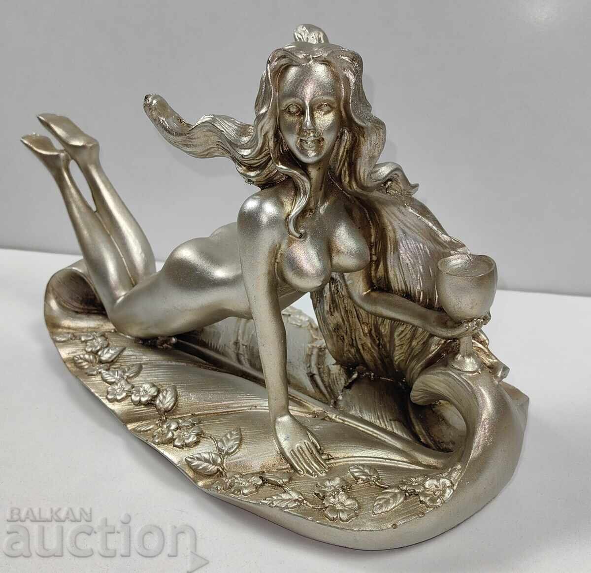 ΜΕΓΑΛΗ ΣΥΝΘΕΣΗ ΑΓΑΛΜΑ ΓΥΜΝΗ ΓΥΝΑΙΚΑ ΜΕ ΠΟΤΗΡΙ ΣΩΜΑ