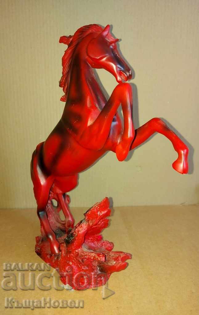 Licitație .FIGURA CAL MARE FOARTE FRUMOASA STATUETA PLASTIC