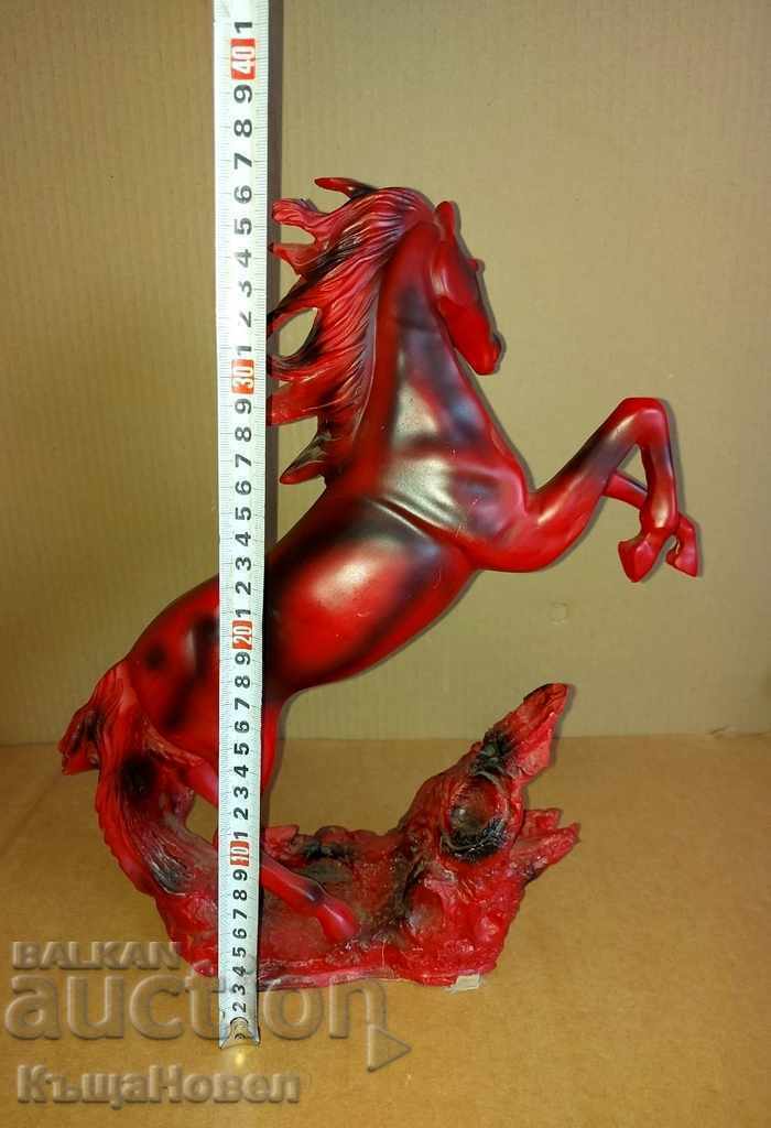 Livrarea .FIGURA CAL MARE FOARTE FRUMOASA STATUETA PLASTIC