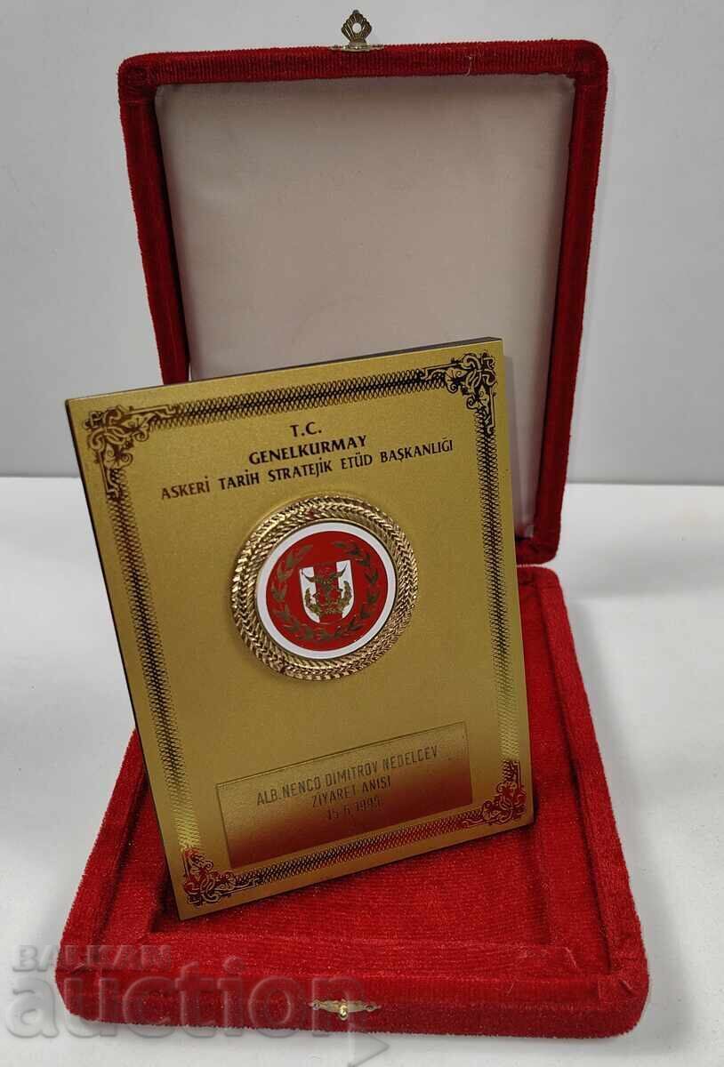 ΜΕΓΑΛΟ ΣΤΡΑΤΙΩΤΙΚΟ ΠΛΑΚΕΤΙΔΙΟ ΑΠΟΝΕΜΗΘΗΚΕ ΣΕ ΒΟΥΛΓΑΡΟ ΑΞΙΩΜΑΤΙΚΟ 90-ΤΟΥ ΚΟΥΤΙΟΥ