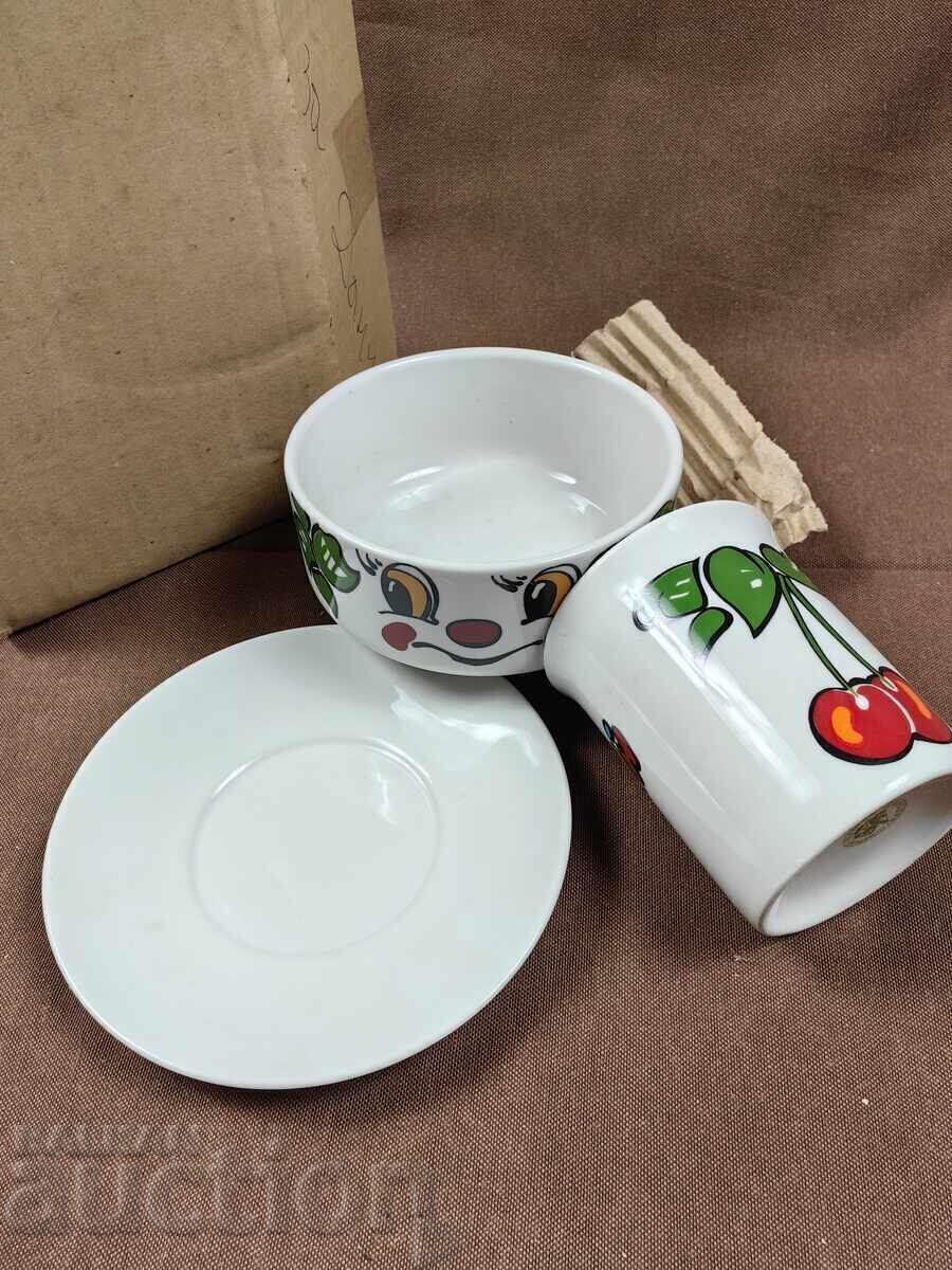 Auction  AM-AM SOC UNUSED CHILDREN'S PORCELAIN SERVICE CHILDREN'S MOTIVES