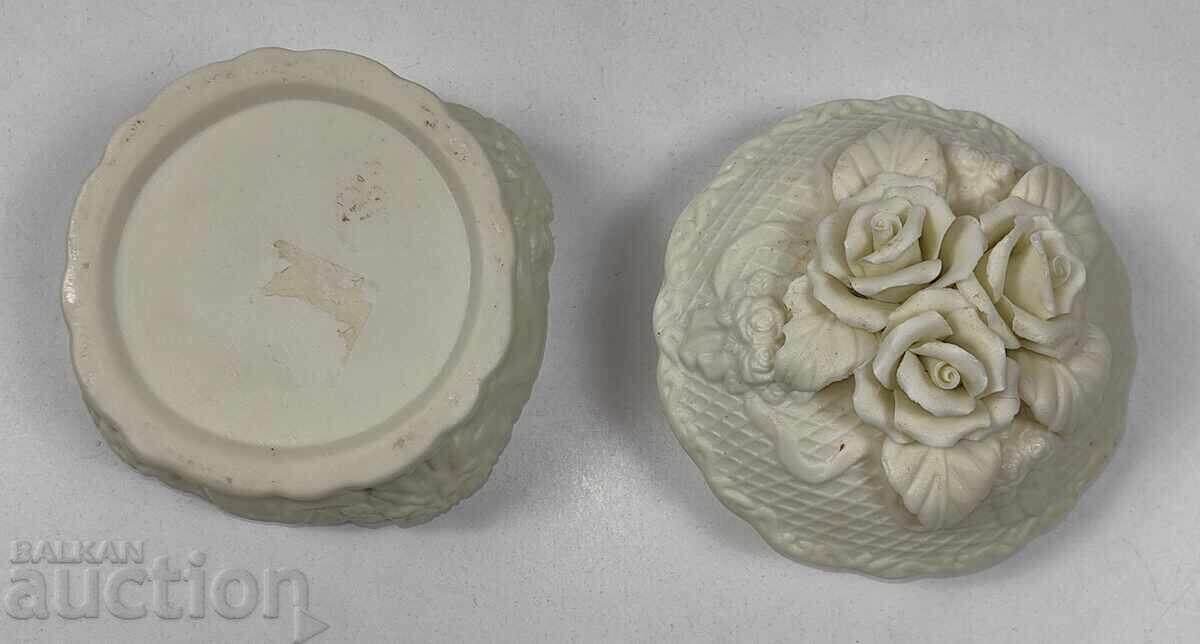 CUTIE MUZICALĂ FRUMOASĂ PENTRU BIJUTERII CAPAC TRANDAFIRI STARE EXCELENTĂ - 6 CUTIE MUZICALĂ FRUMOASĂ PENTRU BIJUTERII CAPAC TRANDAFIRI STARE EXCELENTĂ - 6