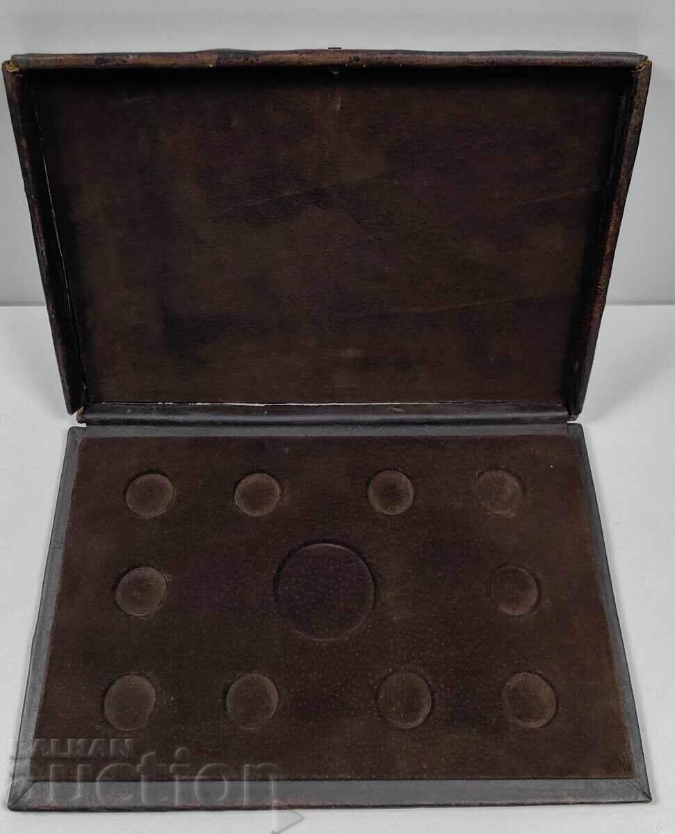 Аукцион ГОЛЯМА ЛУКСОЗНА СОЦ КОЖЕНА КУТИЯ ЗА МОНЕТИ МОНЕТА Аукцион ГОЛЯМА ЛУКСОЗНА СОЦ КОЖЕНА КУТИЯ ЗА МОНЕТИ МОНЕТА