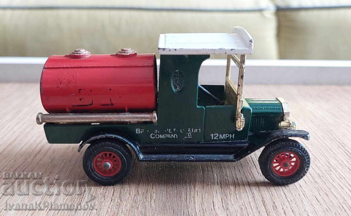 Delivery of Matchbox metal car from England for collectors