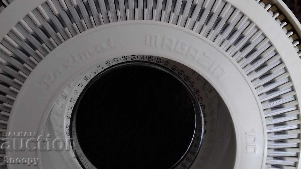 Касета за 100 бр. рамки за диапозитиви Braun Paximat 5х5 см с цена 6.00 лв. | € 3.07