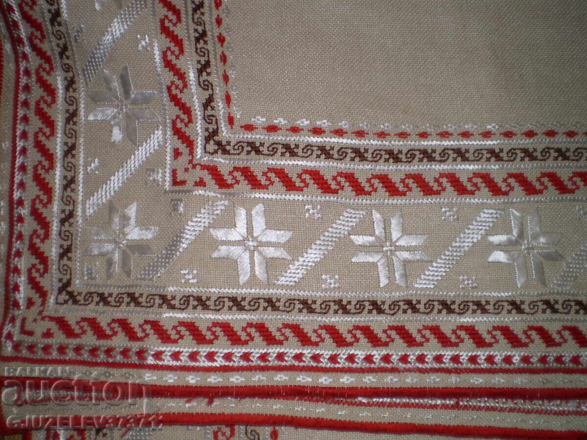 Hand-embroidered tablecloth Authentic hand-embroidered