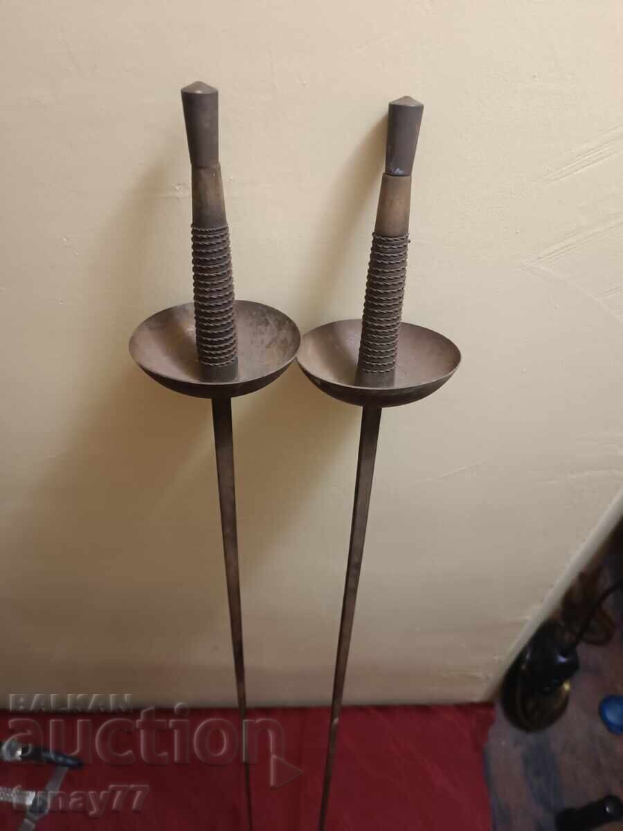 Delivery of Two fencing rapiers, quite old, 120 cm long Delivery of Two fencing rapiers, quite old, 120 cm long