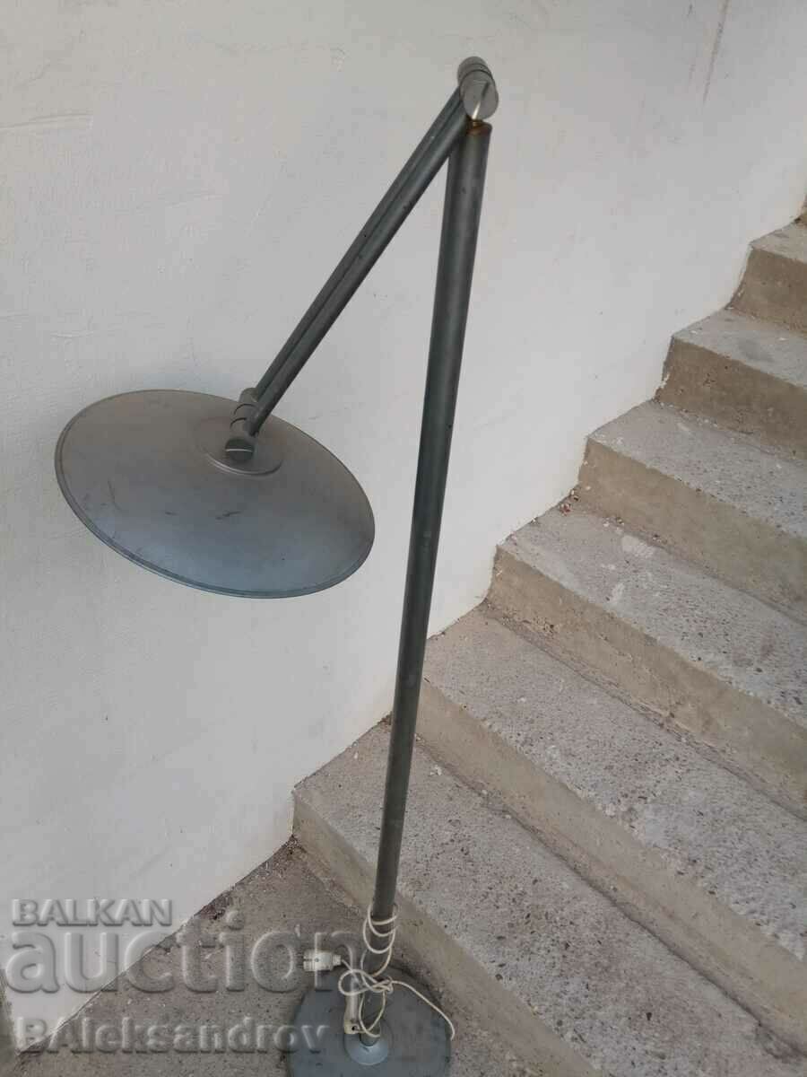 Auction Old tall sitting lamp Auction Old tall sitting lamp