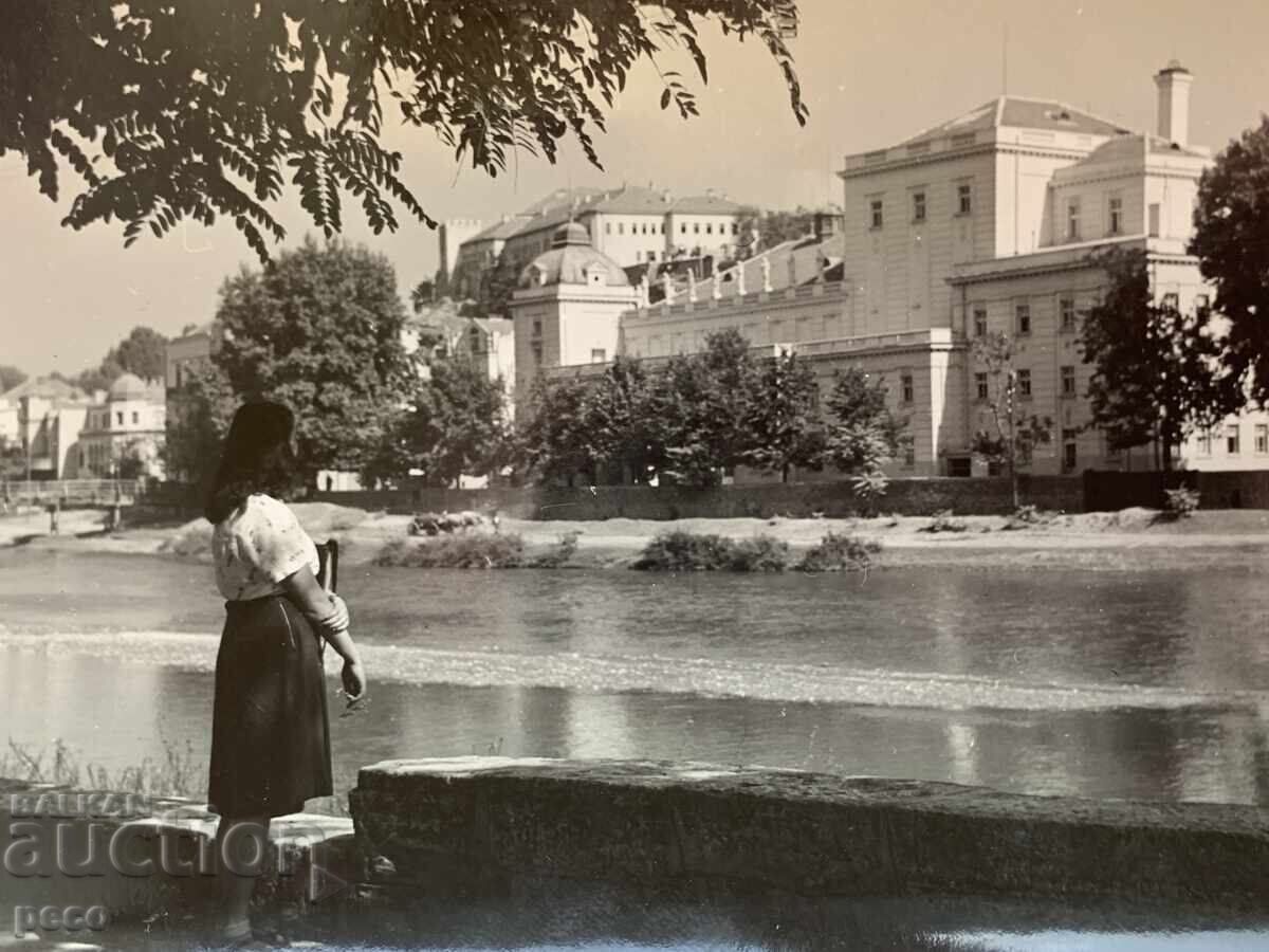 Σκόπια Θέατρο και ποταμός Βαρδάρης, φωτογραφία δεκαετίας 1940, Δ. Κατσεφ /;?/ με τιμή 15.00 BGN | € 7.67