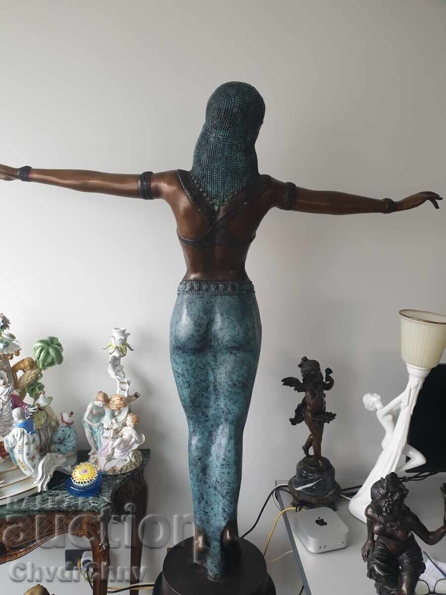 Statuie Chiparus 150cm-37kg/Sculptură de bronz dansatoare cu preț 8000.00 BGN | € 4090.34 Statuie Chiparus 150cm-37kg/Sculptură de bronz dansatoare cu preț 8000.00 BGN | € 4090.34