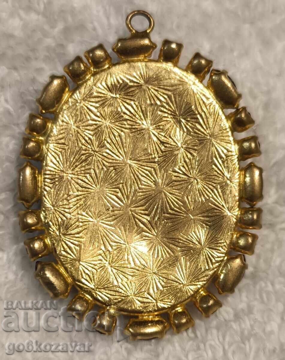 Licitație Medalion vechi cu pandantiv Camee Licitație Medalion vechi cu pandantiv Camee