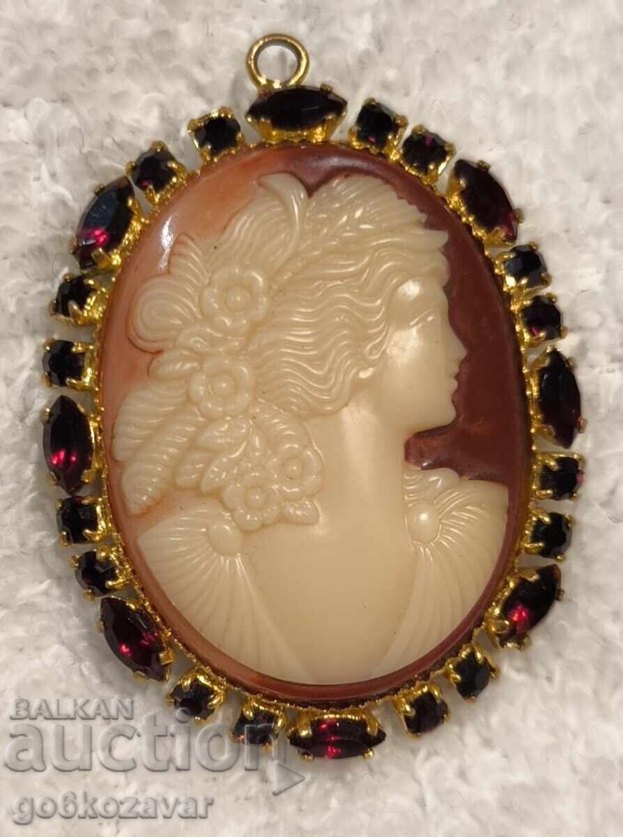 Παράδοση Παλιό μενταγιόν μενταγιόν Camée