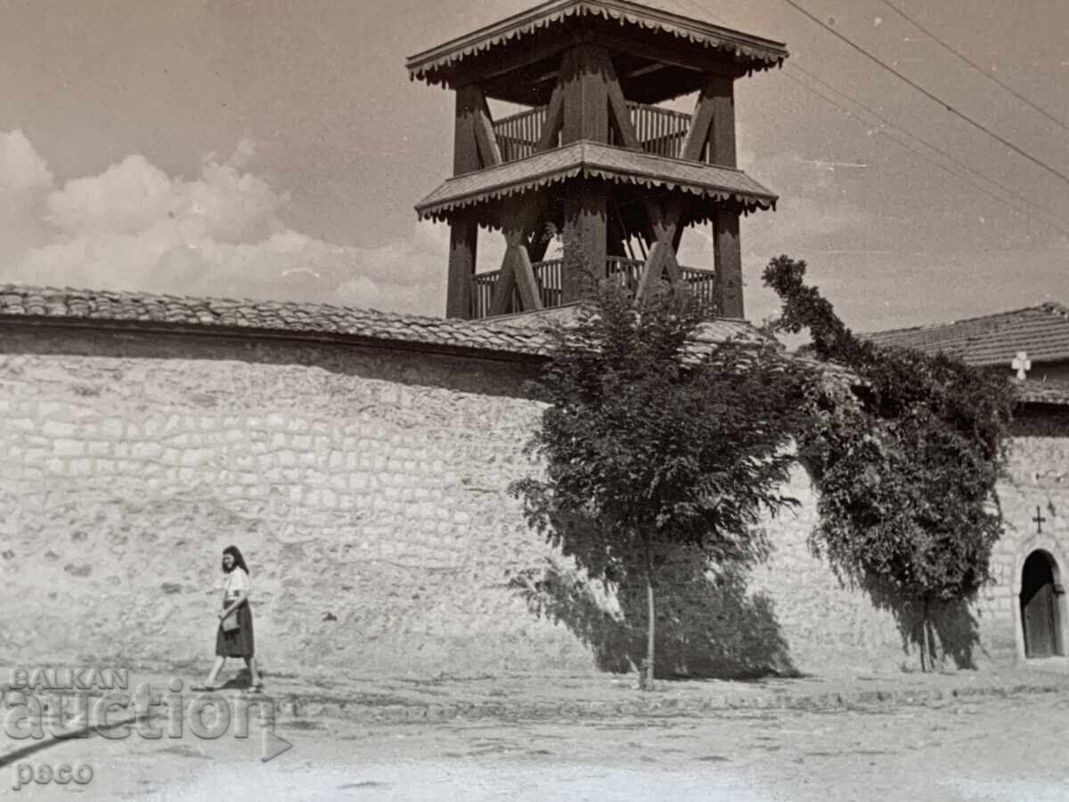 Biserica "Sf. Spas" Skopje, fotografii din anii '40, Dimităr Katsev /? cu preț 15.00 BGN | € 7.67 Biserica "Sf. Spas" Skopje, fotografii din anii '40, Dimităr Katsev /? cu preț 15.00 BGN | € 7.67
