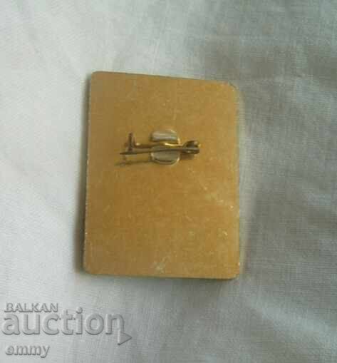 Значка знак 50 години Аквариум Варна, 1932-1982 с цена 3.00 лв. | € 1.53