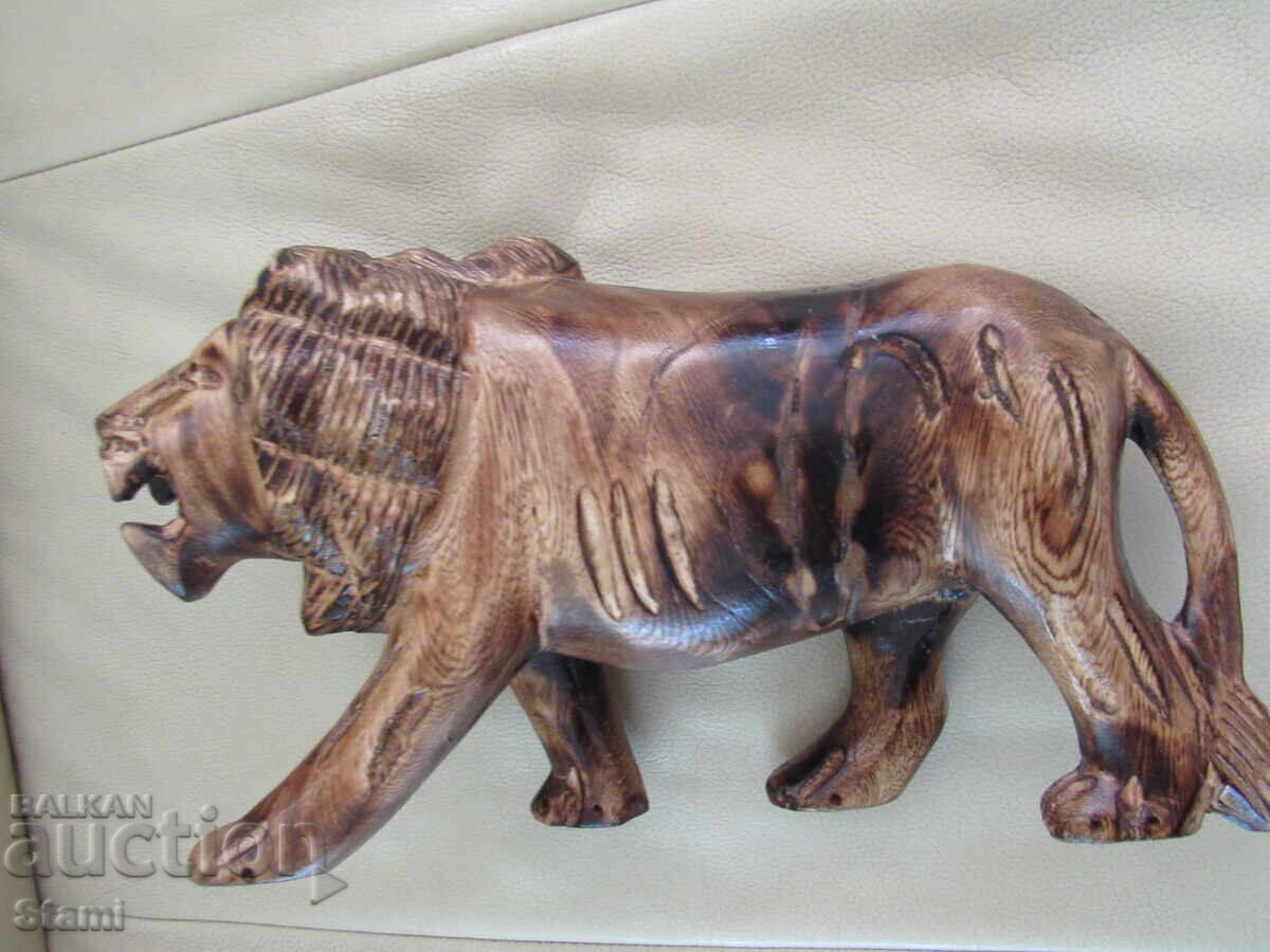 Λέων - ξύλινο ειδώλιο από μαόνι, Αιθιοπία με τιμή 111.00 BGN | € 56.75 Λέων - ξύλινο ειδώλιο από μαόνι, Αιθιοπία με τιμή 111.00 BGN | € 56.75