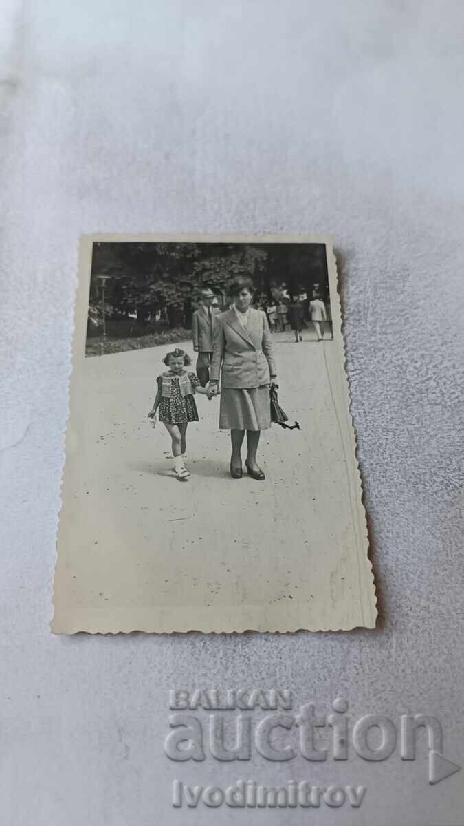 Photo Woman and little girl Photo Woman and little girl