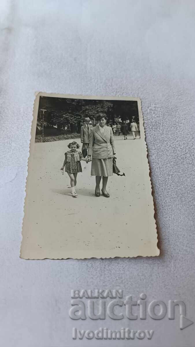 Снимка Жена и малко момиченце