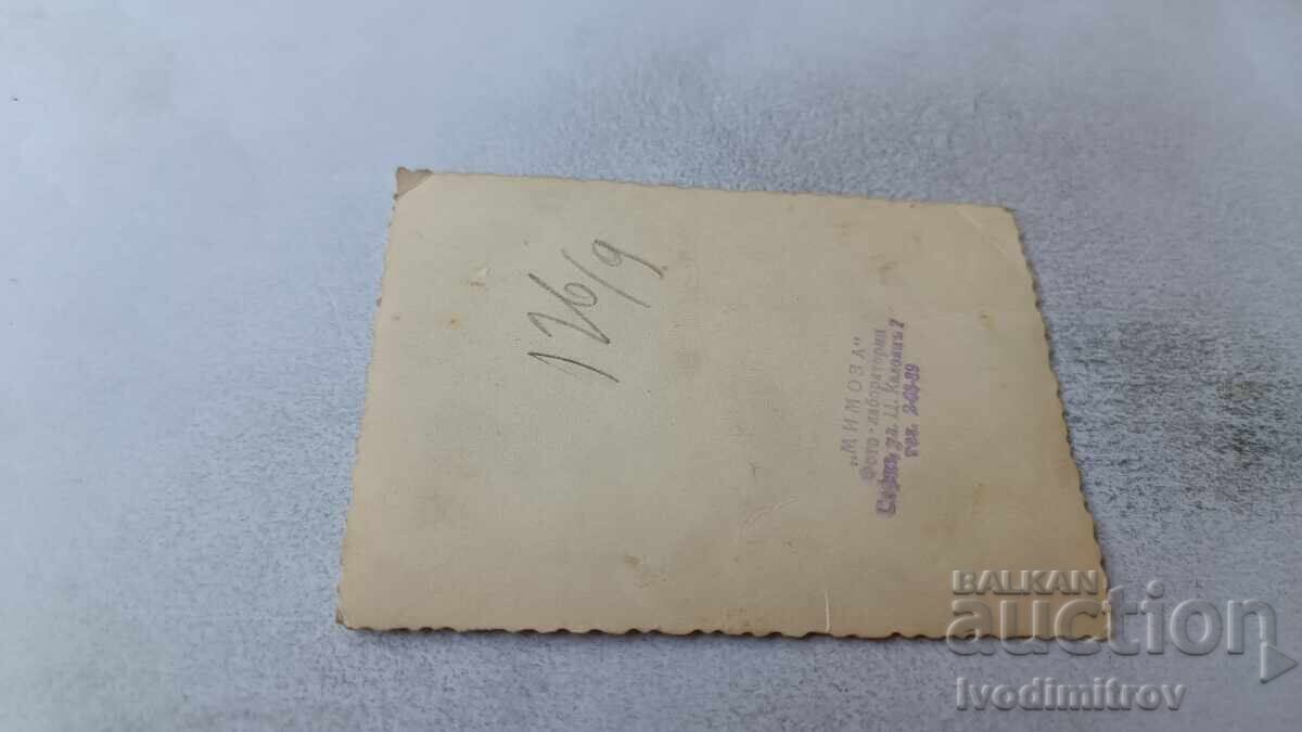 Foto Sofia O fetiță pe trotuar cu preț 1.65 BGN | € 0.84