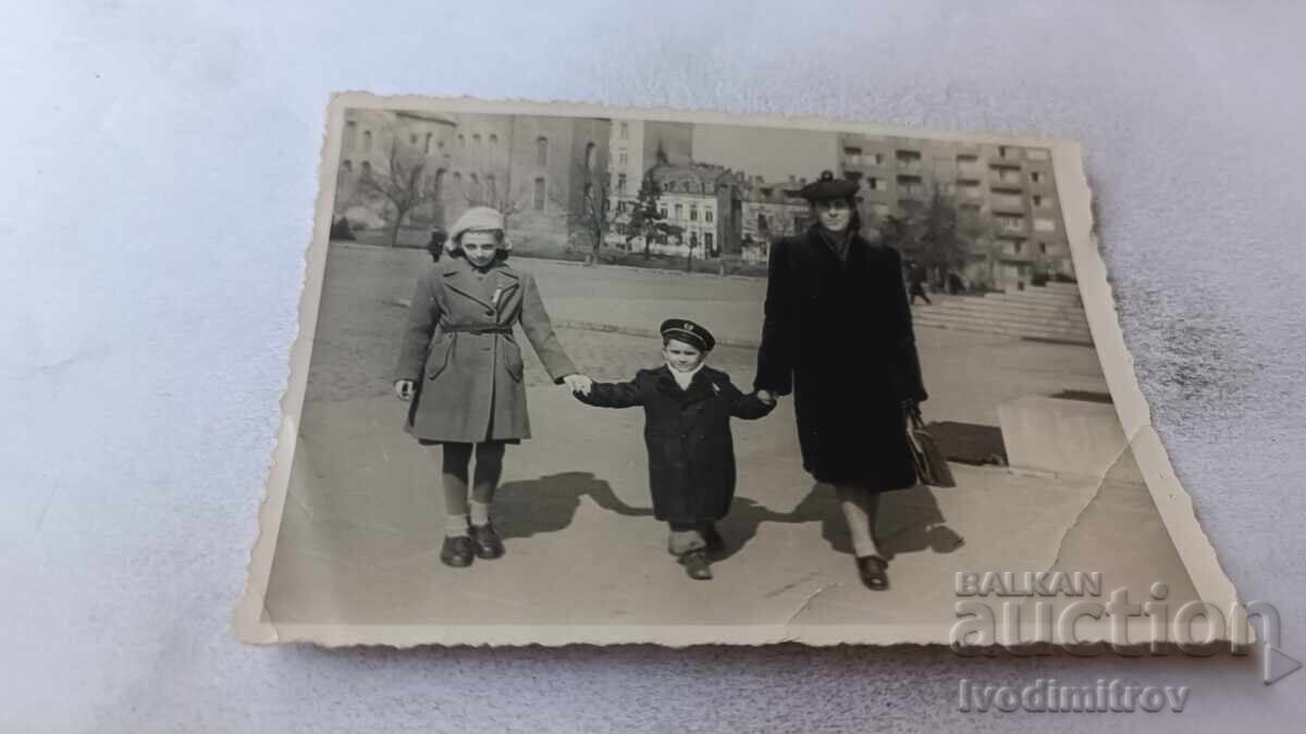 Φωτογραφία Σόφια Γυναίκα αγόρι και κορίτσι Φωτογραφία Σόφια Γυναίκα αγόρι και κορίτσι