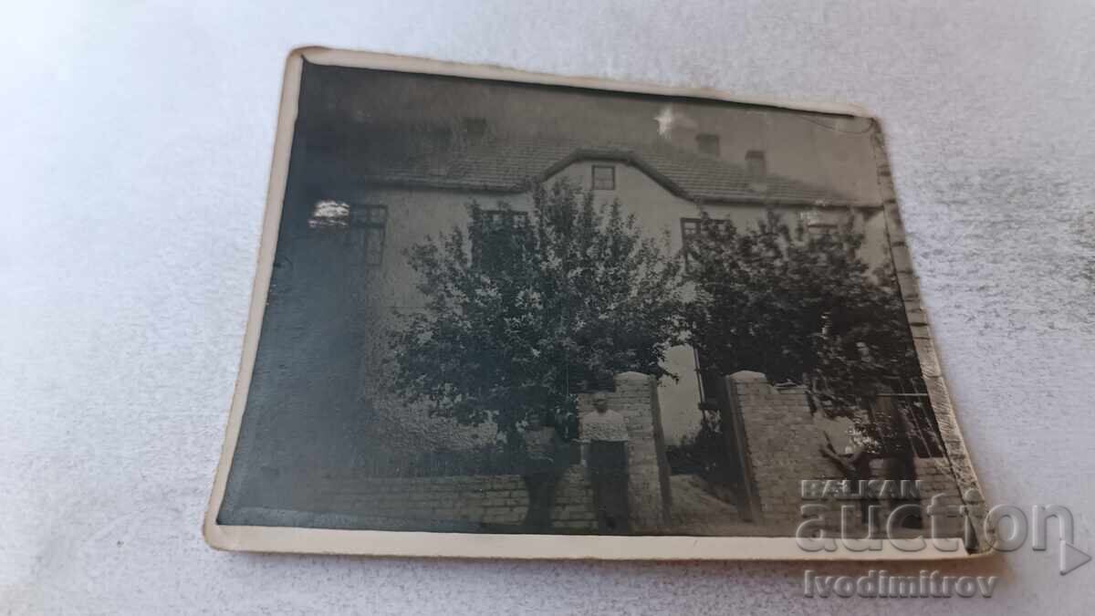 Photo Pavlikeni Two men and a woman in front of a house 1938