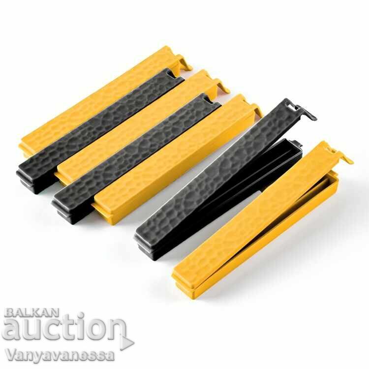 Set of kitchen clips for closing bags, 4 pcs with price 14.99 BGN | € 7.66 Set of kitchen clips for closing bags, 4 pcs with price 14.99 BGN | € 7.66